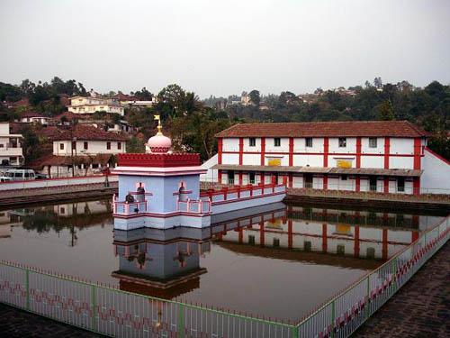Omkareshwara temple a places to visit in madikeri